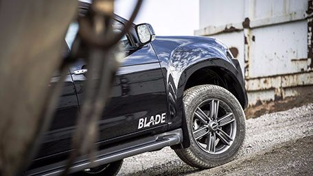 Isuzu D-Max Blade Images