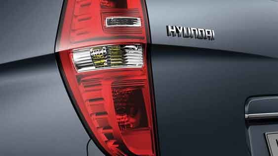 Hyundai i800 images