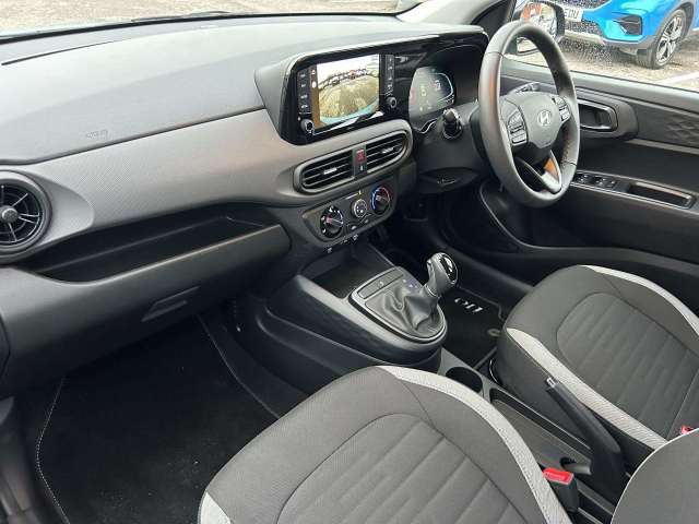 Hyundai i10 5dr Hat 1.0 Mpi 63ps Advance Nav Au Hatchback Petrol Mangrove Green