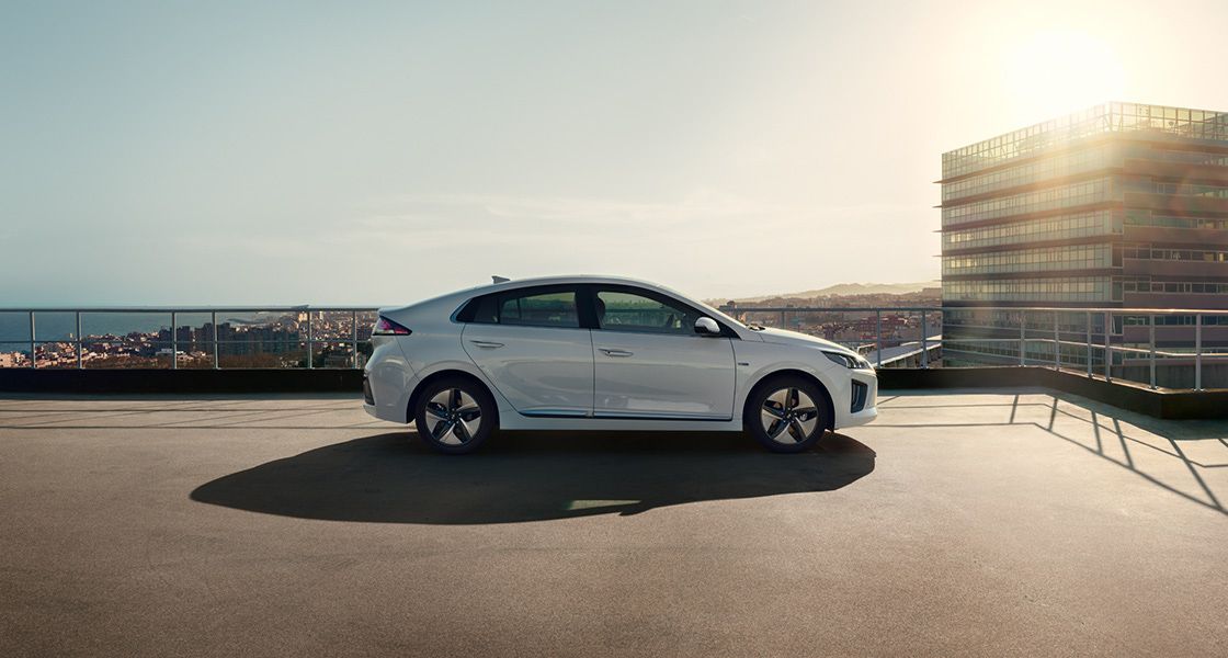 Hyundai IONIQ Hybrid Images